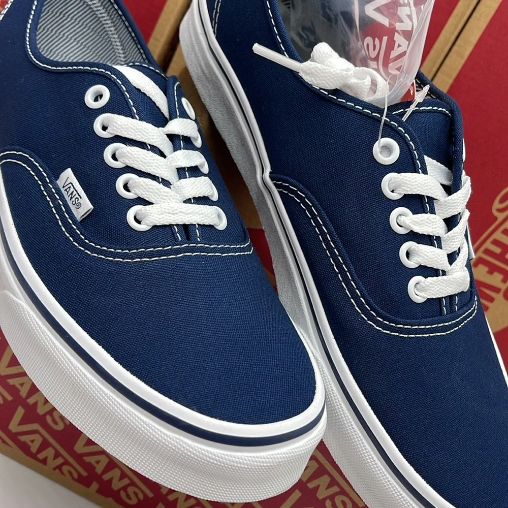 Vans WMNS Authentic (Angstrping) Dress blue/True White
VN000EE332D
Sneakers - Picture 9 of 16